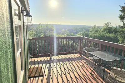 Image de Cozy Treehouse By Reese Creek