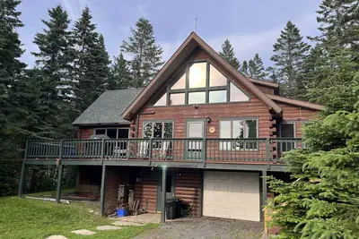 Image de Spacious Log Cabin with Lake Access and Hot Tub