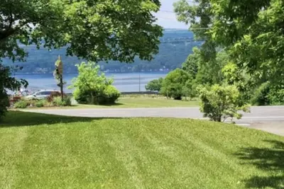 Image de Mi Casa Tu Casa Lakeview Cottage Hot tub & Pet Friendly-Walk to Wineries