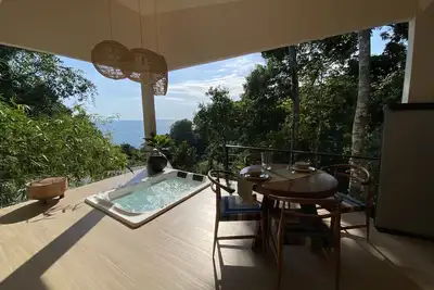 Image de Superbe studio avec grande terrasse et jacuzzi privatif