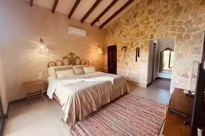 Image de Haut de villa avec chambre indépendante et living room.