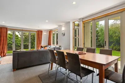 Image de Relaxing Family-Friendly Alpine Haven Close to Lake Wanaka and Township