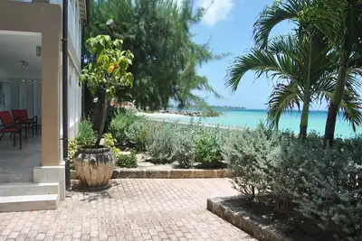 Image de Turtle Bottom luxury beachside villa