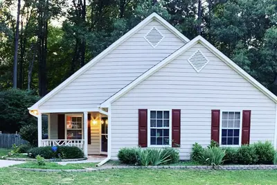 Image de 3 Bedroom Home with Fenced Yard