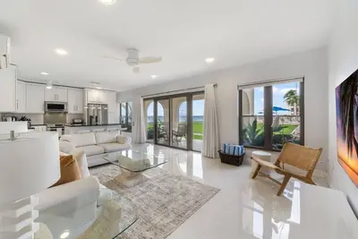 Image de Oceanfront 1st Floor w Views | 7mb | 3 Beds | Pool