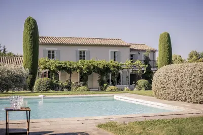 Image de Mas Domitia Superbe Mas rénové vue Alpilles et piscine à 5mn à pied du centre.