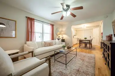 Image de Family Neighborhood - Full Yard - Parking