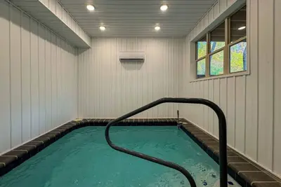 Image de Mountain Haven - Pool Cabin in the Smokies!