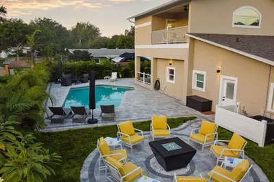 Image de Clearwater Villa 6 Br, Heated Pool, Mini Golf, 4k Projector Lounge Theatre