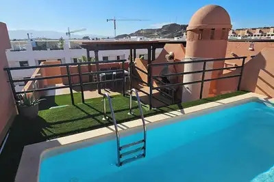 Image de Penthouse avec piscine privée en solarium, vue mer, à 65m de la plage, WiFi