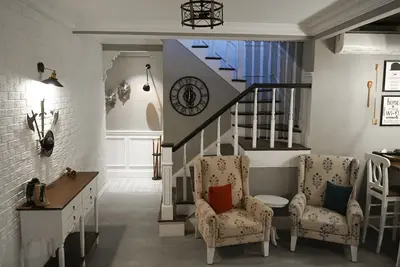Image de The Iron Throne ~ Luxe loft of a Got fan
