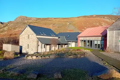Image de Secluded and tranquil retreat between mountain and sea\n Encil diarffordd, tawel