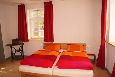 Image de Gemütliche Ferienwohnung im Alten Pfarrhaus. Mit Gartenzugang und Sitzgruppe