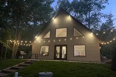 Image de Sunrise Chalet on Potato Lake - Water Front - Dock - Hottub - Game Room