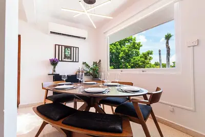 Image de Comfort 4 min to Beach: Espresso, Grill, Terrace, Fiber Optic, Tesla Power