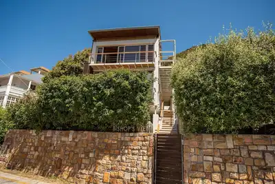 Image de Luxury Villa is situated in the heart of Kalk Bay, on the warm False Bay coast.