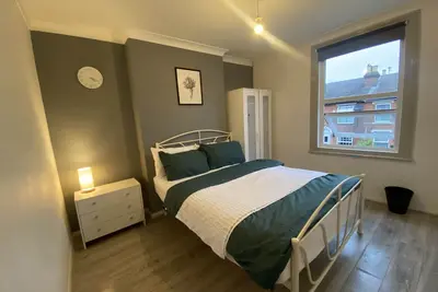 Image de Family-sized Home\nVery close to city centre and the Beach! \n5 minutes to the zoo!