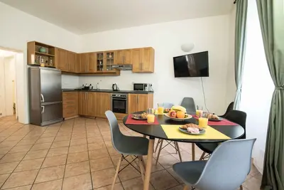 Image de Two bedroom apartment in the first floor with bathroom and kitchen