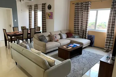 Image de Modern luxurious 3-bedroom apartment, with views out to the ocean.