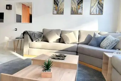 Image de Cosy calm central beach home with swimming pool