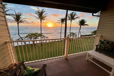 Image de Kapaa Shore Resort A307, Oceanfront, Walk to Shops, Restaurants, Beaches