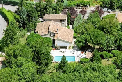 Image de Homerez - Villa élégante à Céreste avec piscine privée et jacuzzi