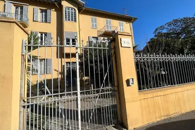 Image de 2 bedroom apartment with one bathroom in Nice, located 15min walk from Promenade