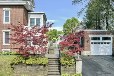 Image de Grand manor in the heart of Albany. Walkable to eateries, grocery, and theatre.