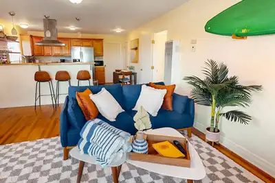 Image de Ocean-view home in great location with backyard deck, grill, streaming, & W/D