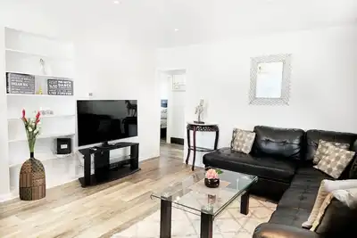 Image de 3 Bedroom Entire Home in Fonthill - 6guests-lots of parking! ! !