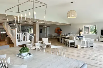 Image de 17 Acre-7k Sq Ft Lake house, Hot Tub, Pontoon, Arcade, Fireplace, Pool, billiards