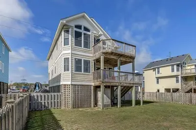 Image de The Beach Hive | 1570 ft to the beach | Private Pool, Hot Tub, and Dog Friendly