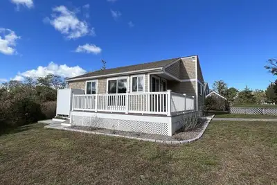 Image de Skaket Dream 2/10 mile to Beach!