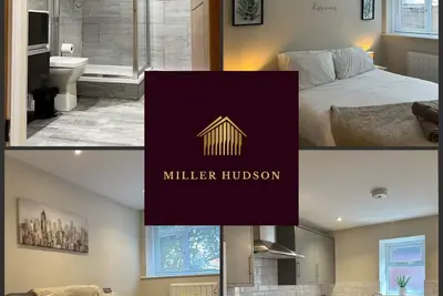 Image de Appartement-Supérieure-Sdb privée avec douche-Vue sur Rue-House 3