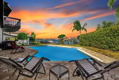 Image de Clearwater Beach! Waterfront Modern Villa 4bd/2openLoft/4bt Pool /Boat Deck. 14p