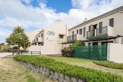 Image de Escape to Our Coastal Oasis: Your Home Away from Home, Just Steps from the Beach