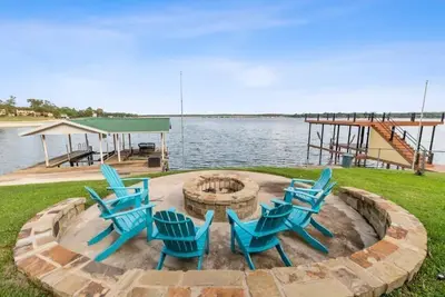 Image de Lakefront retreat, hot tub, firepit, pets