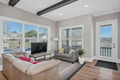 Image de The Graveyard |4br 3ba|Downtown