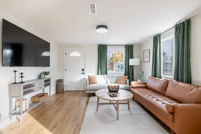 Image de Fully remodeled gem with hot tub & perfect proximity