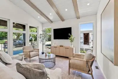 Image de Cottage on Clay - Downtown Cf New Construction!