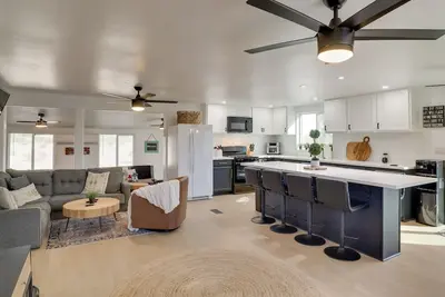 Image de Updated Topock Home w/ Deck & Fire Pit!