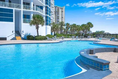 Image de Palacio 804 | Oceanfront Resort | Beachside & Indoor Pool, Hot Tub | My Beach Getaways