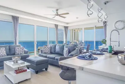 Image de Waterfront Contemporary condo E2105 at Encantame