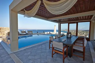 Image de Villa Tower Resort. . . . the luxury of touching the Aegean sunset\n