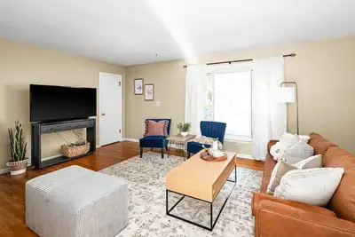 Image de Buffalo Bliss - near Universities and natural areas-Large deck and backyard