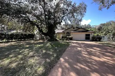 Image de Under the Oaks Un-refined Florida Living