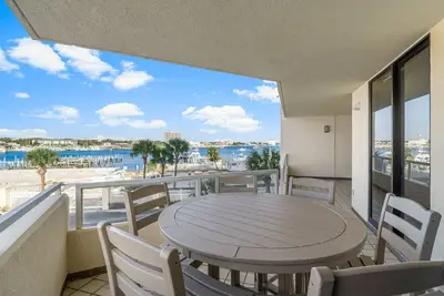 Image de 2br Postcard Views in Holiday Isle - Walk to Private Beach!