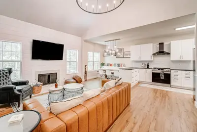 Image de Modern luxury furnished rental in Alpharetta. Pet friendly!