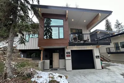 Image de Eco-Luxury Mountain House & Suite - 2 mins to Red Mountain