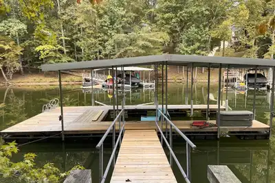 Image de On the Water w/ Private Dock, Entire Home, sleeps up to 14